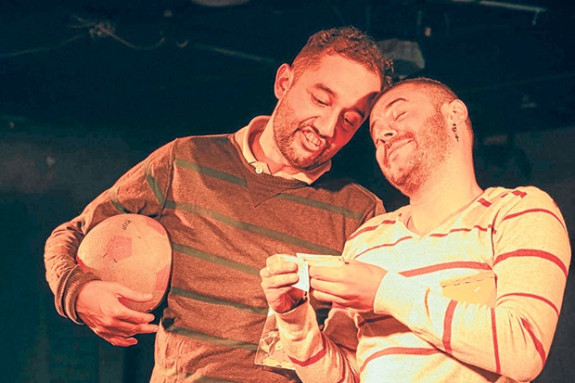 La Ruta del Teatro, conformada por cinco salas y siete agrupaciones, conmemoran desde hace una semana el Día Mundial del Teatro. Hoy se podrán ver las obras: La boda del hojalatero, a las 6:30 p.m. en el Tich; Quince piezas sueltas y una historia coja, a las 7:15 p.m. en El Escondite, y Rapsodia por un instante, a las 7:30 p.m. en Punto de Partida de Minitas. El sector hace un llamado a llenar las salas y a respaldar los procesos artísticos locales.