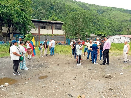 Entregan la cancha Carbón Carbón