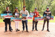 En la categoría Un Paso Adelante premiaron a Juan Manuel Valencia, Gladys Elena Foronda, Hermes Álvarez Mejía, Luis Uriel Álvarez y Andrés Mauricio Vargas.
