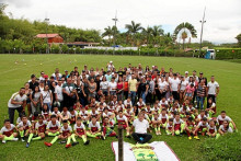Fotos / Argemiro Idárraga / LA PATRIA Los niños del Club Inmedent con sus padres.