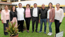 María del Pilar Yepes, tesorera; María del Pilar Hurtado, secretaria; Padre José Antonio Rincón Ochoa, sacerdote del colegio Redentoristas; Luz Marina Grisales González, coordinadora académica; monseñor Álvaro Man Pérez; Édison Castañeda García, coordinador de convivencia; Lina María Aristizábal, coordinadora de convivencia, y Carolina Duarte Pareja, coordinadora académica.