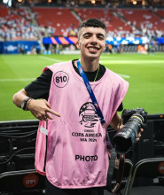 El fotógrafo manizaleño Jhon Mafla también hace presencia por los diferentes  estadios.
