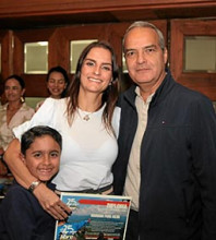 Mariana Peña Mejía, su hijo y Santiago Botero Rincón.