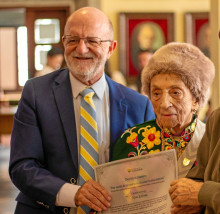 Reconocimiento a Atala Estrada, por su aporte a la educación manizaleña.