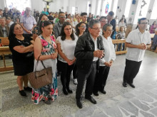 Durante la misa en la iglesia de Nuestra Señora de la Macarena, del barrio La Sultana.