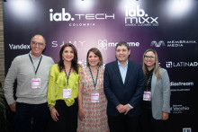 Directivos de IAB Colombia y el ministro de las TIC: Juan Carlos Samper, presidente de la junta directiva; Elizabeth Ramírez, subdirectora técnica; Paola Restrepo, directora ejecutiva; Mauricio Lizcano, ministro de las TIC; Paula Gaviria, vicepresidenta de la junta directiva.