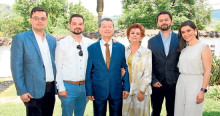 Javier Valencia Marulanda y Martha Cecilia Duque de Valencia junto a sus hijos Aníbal Eduardo, Juan Felipe, Javier y Ana María Valencia Duque.