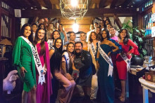 El chef Jorge Jiménez describió a las candidatas la cocina caldense como abrazadora, auténtica y nostálgica, y definió su nuevo menú como una colaboración a cuatro manos entre una mula y un unicornio: el realismo de la mula y la magia del unicornio.