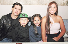 Juan Camilo Cárdenas, Mathias Cárdenas y Mariana Cárdenas se reunieron para celebrar el cumpleaños de Valentina Piedrahíta, con una cena en el restaurante Efecto Barbacoa.