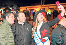 Guillermo Herrera Castaño, presidente ejecutivo Camacol; Carlos Fernando Galán, alcalde de Bogotá; y Yenniffer Loaiza, reina de la Feria de Manizales.