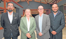  Juan Pablo Marín; Verónica Trujillo; Tim Memminas, embajador Reino Unido, y Jonathan Ballesteros.