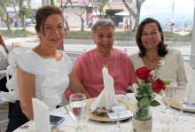 Carmenza Velásquez, Susana Agudelo de Velásquez y Martha Cecilia Velásquez.