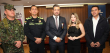 Mayor del Ejército Germán Andrés Ramos, mayor de la Policía José Luis Vargas, Guadalupe Pinzón Escobar, reina de Salamina; Manuel Fermín Giraldo, alcalde de Salamina; y Jorge Eduardo Rojas, alcalde de Manizales.