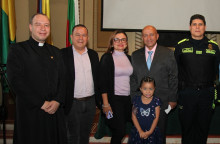 Presbítero José Giovanny Parra, Fernando Cano, Sandra Lorena Giraldo, María Salomé López, Jhon Jairo López Pérez y mayor César Augusto Gómez.