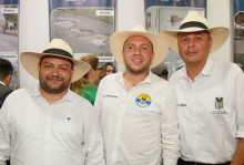 Jorge Hernán Escobar, secretario de Hacienda Municipal de Aguadas; David Alejandro Sánchez, concejal de esa población; y Roberth Andrés Montoya, secretario de Gobierno del municipio.