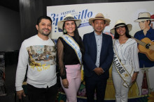 Juan Pablo Salazar, Cecilia Arcila, reina de la Iraca; Lindon Alberto Chavarriaga; y Danna Elizabeth García, señorita Caldas al Reinado Nacional.