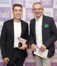 Desde Bogotá llegó el presentador de noticias y periodista Juan Eduardo Jaramillo, quien junto con Nicolás Cifuentes Salazar realizó un conversatorio sobre el contenido del libro Palabras con Poder.