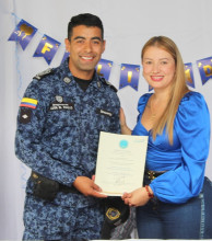 Reconocimiento por distinción de buena conducta a los dragoneantes Wilson Cardona Cardona y Érika Cardona Marín.