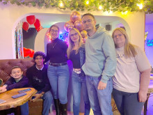 En su cumpleaños, Camila Gutiérrez estuvo rodeada de su familia y amigos: Alejandro Gutiérrez, Jesús Flores, Andrea Marín, Sergio Gutiérrez y Socorro Gaviría.