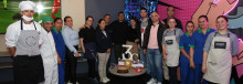 Grupo de directivos y empleados de Hotel que compartieron con Sergio Alejandro