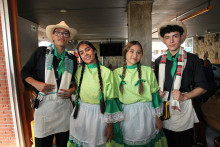 Jhon Sebastián Téllez, Leidy Milena Marín, María José Castrillón y Juan Esteban Zuluaga, bailarines de música folclórica. 