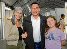 Juliana Londoño, Jorge Eduardo Rojas, alcalde de Manizales, y María José Rojas Londoño.