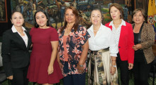 Luz Marina Orozco, Carolina Restrepo, Gloria Nancy Cardona, María Fermina Gómez, Luz Marina López y Martha Lucía Vargas.
