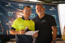 Arley Naranjo, técnico de Mantenimiento, y Alejandro Gálvez, gerente general de Aris Mining Marmato.