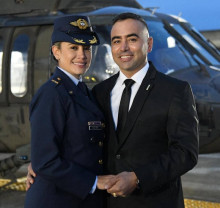 Su esposo, el aguadeño Juan Pablo Giraldo Castañeda, asistió a la ceremonia de ascenso. Él es militar retirado.