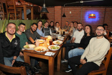 Cristian Ortega Agudelo celebró su cumpleaños acompañado de Agustín Mejía, Daniel Buitrago, Víctor Ossa, Alejandra Gallego, Arelis Aguilar, Alexandra Giraldo, Julieth Cardona, Gustavo Ocampo, Lorena Botero, Jaimes Edwin, Lina Gómez y Duván Amezquita.