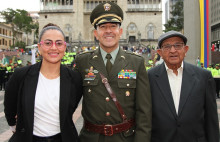 Familia del comandante: Isabel Quiroga Gómez, esposa; coronel Álex Uriel Durán Santos y Jorge Eliécer Durán, padre del oficial. 