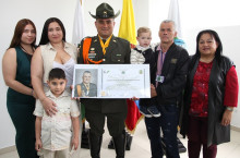 Daniela Ramírez, Carolina Ramírez, Elian Serna, intendente Miguel Serna Maldonado, Aaron Serna, Alirio Serna y Blanca Maldonado.