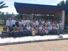 Asistentes a la ceremonia de inicio de obra del club residencial Mizzú, en Santágueda (Palestina), a 400 metros de la glorieta, vía a la vereda La Plata. La jornada incluyó bendición y exposición del proyecto. La bendición estuvo a cargo del padre Pablo Quintero.
