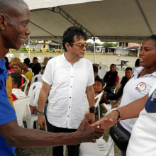 Fotos | EFE | LA PATRIA  Con ollas comunitarias en los barrios más desiguales y más azotados por la violencia de esta ciudad del Pacífico, los vecinos celebran que llevan tres meses de tregua que les han permitido volver a llevar una vida tranquila dejando atrás el miedo. 