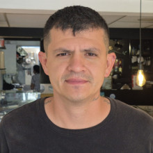 Jesús Ernesto Gallego, dueño de Santín Parrilla, lleva 11 años en La Enea