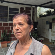 Caídas, golpes y heridas: mejoran vía en Manizales que ponía en riesgo a ciudadanos, celebran residentes María Amparo Barco Castro, residente de El Arenillo