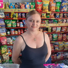 Andrea Gómez, dueña de la Miscelánea Olaya (parque del Agua)