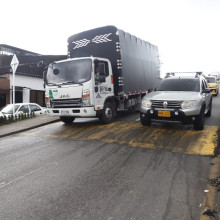 Uno de los resaltos que pusieron antes de la curva de El Paraíso.