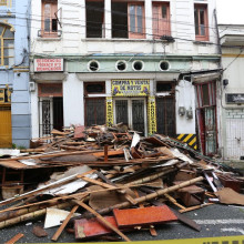 Durante esta semana comenzará la demolición piso por piso de la fachada de esta casa.