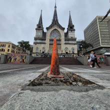 Señalizan imperfectos en Plaza de Bolívar