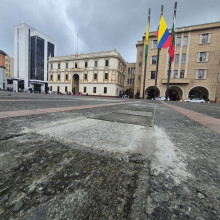 Repararon huecos de la Plaza de Bolívar