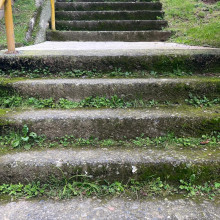 Mal estado de escalas Aquilino Villegas