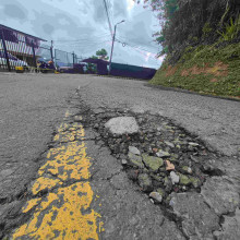Piden repar huecos en la vía Peñón-Panorama